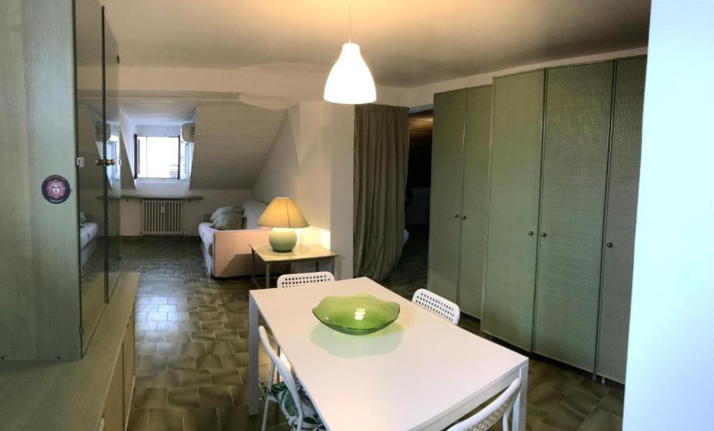 Appartamento La Mansarda Lecco Luaran gambar