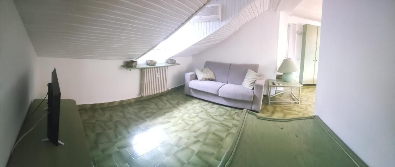 Appartamento La Mansarda Lecco Luaran gambar